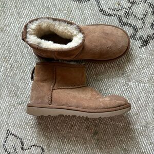 Ugg Classic Mini in Chestnut Kids Size 4